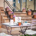 Πανσιόν Orchidea House Two 4*