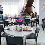 Πανσιόν Orchidea House Two 4*