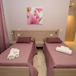 Πανσιόν Orchidea House Two 4*